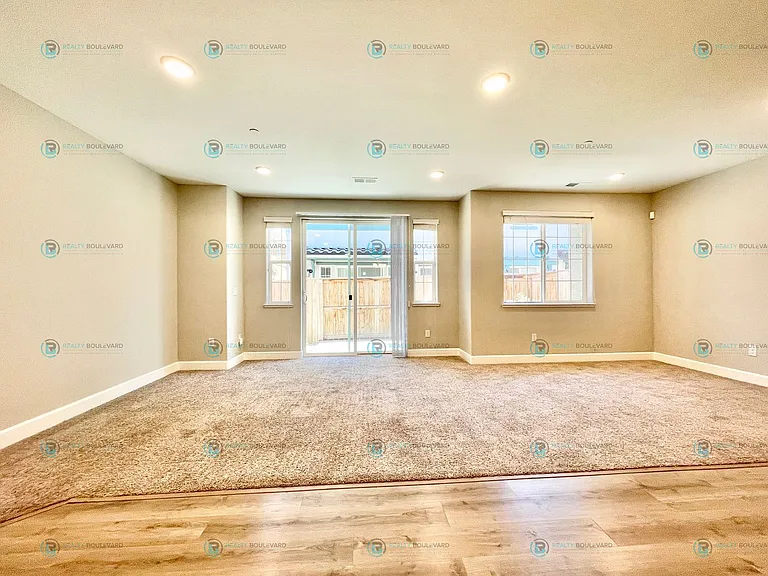 1815 Dark Horse Rd #B — Photo 48