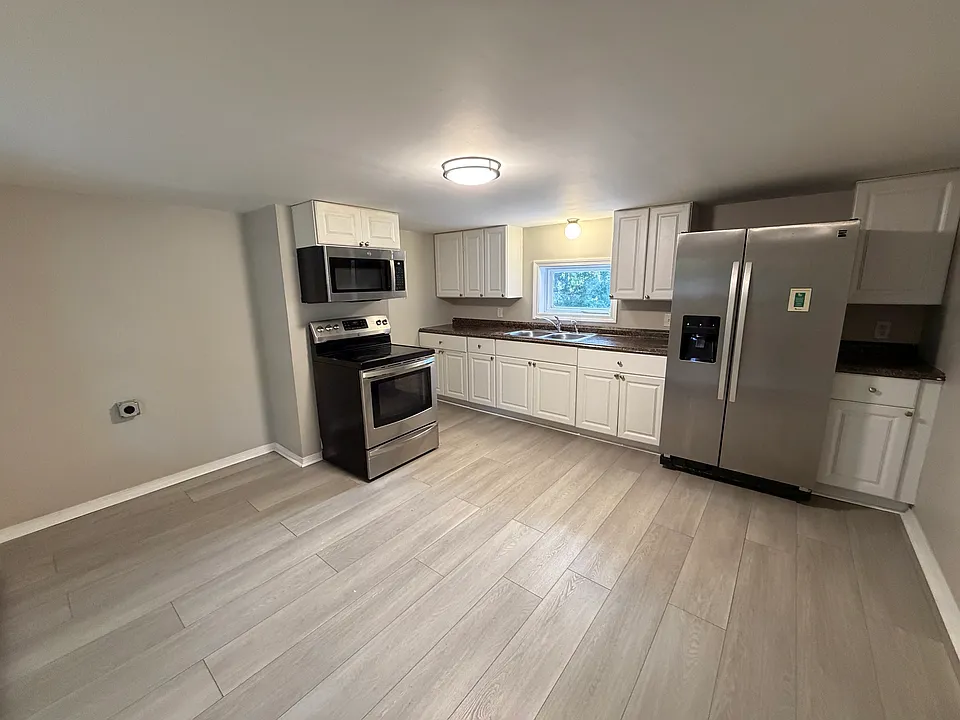 119 Front St #1