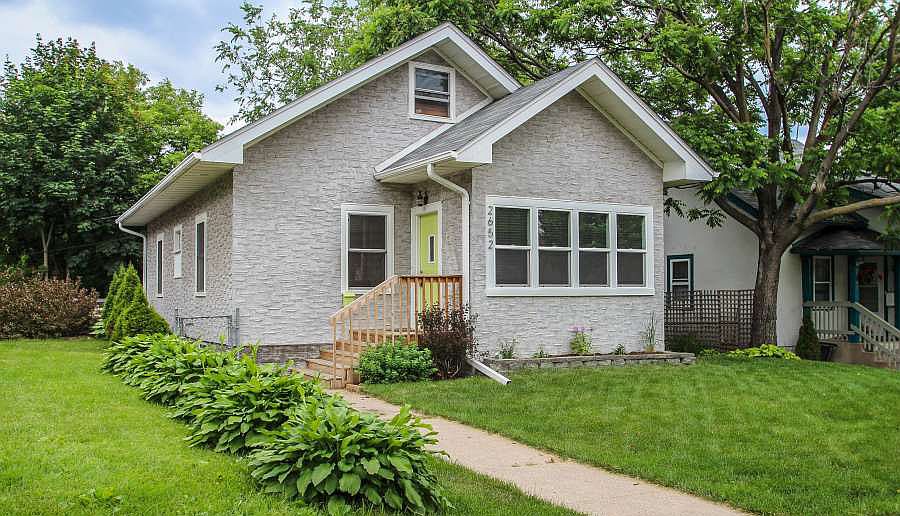 1st image of 2652 Buchanan St NE