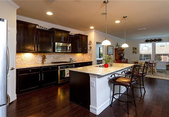 4th image of 2480 Oyster Bay Dr