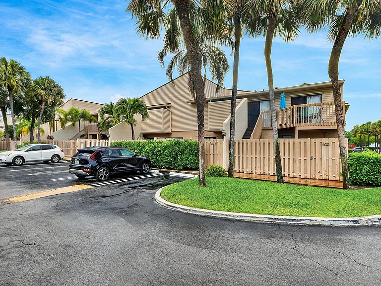 612 Executive Center Dr #107 — Photo 23
