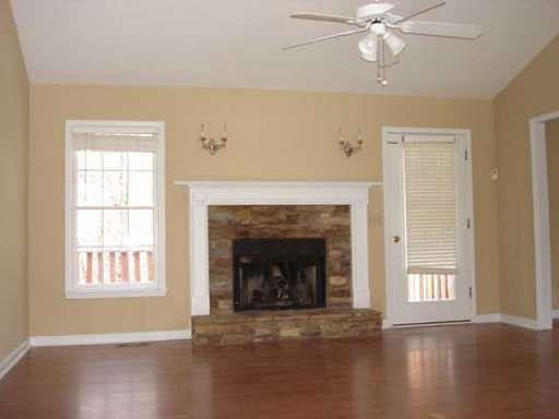 4th image of 805 Mount Glen Ln