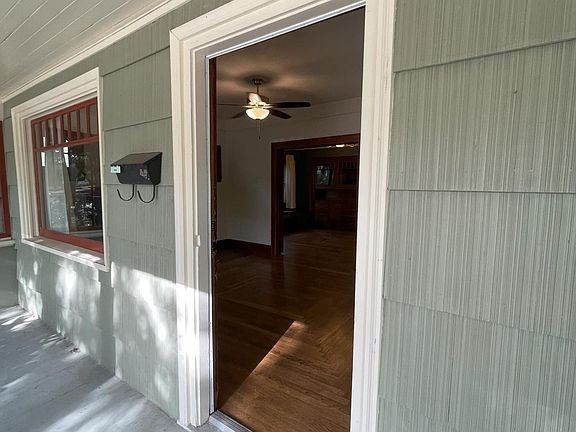 4th image of 1555 Summer St NE