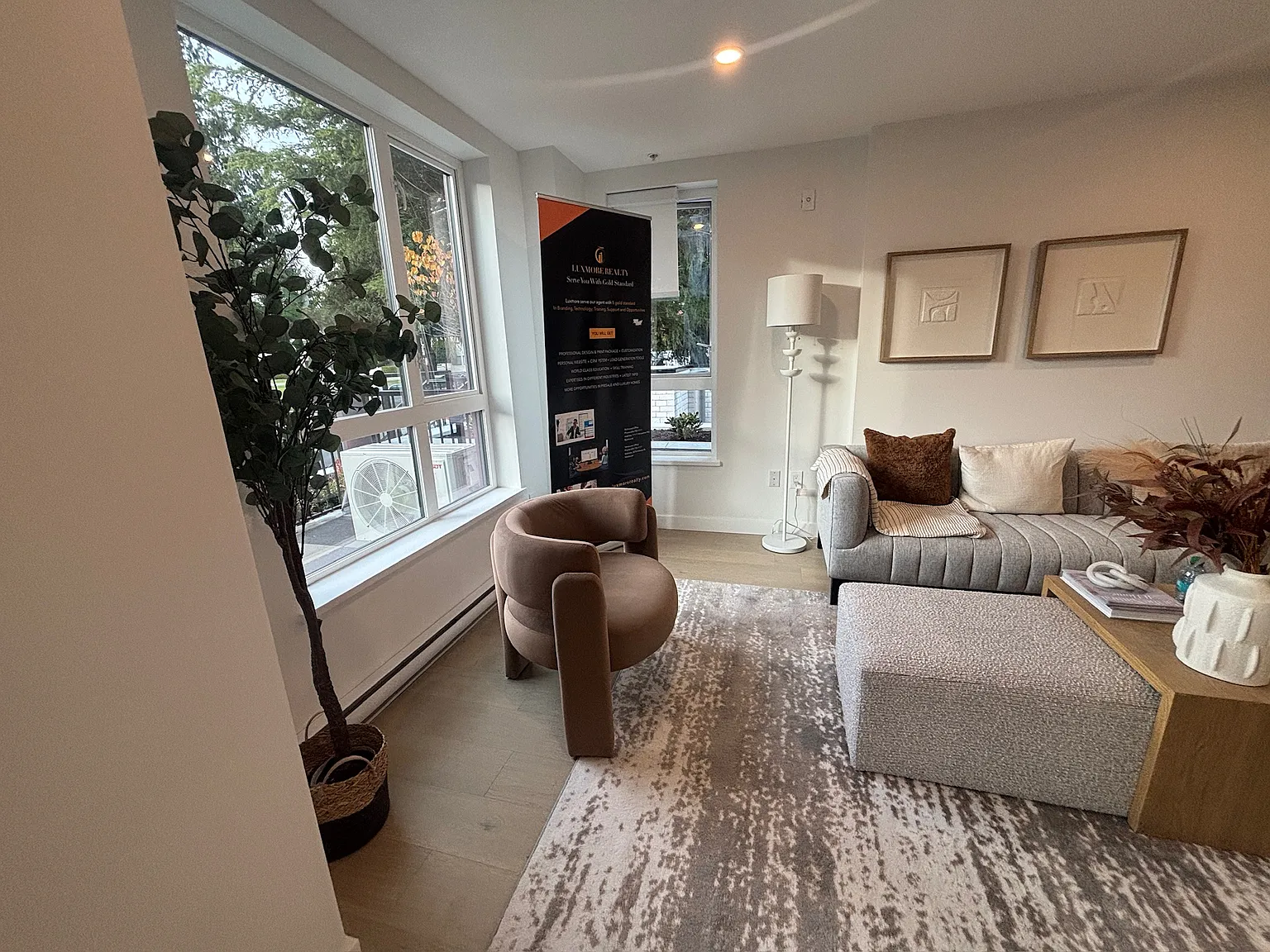 3 bed, 2.5 bath, 1186 sqft, $3,790 — Photo 2
