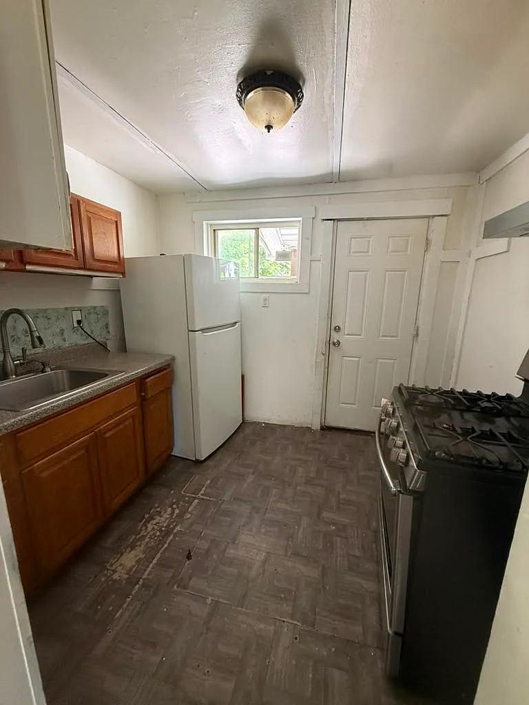 3 bed, $2,200 — Photo 3