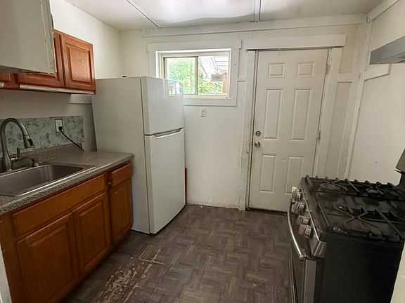 3rd image of 430 N Main St