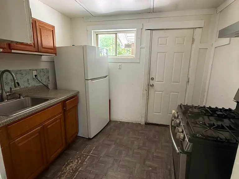 430 N Main St — Photo 3