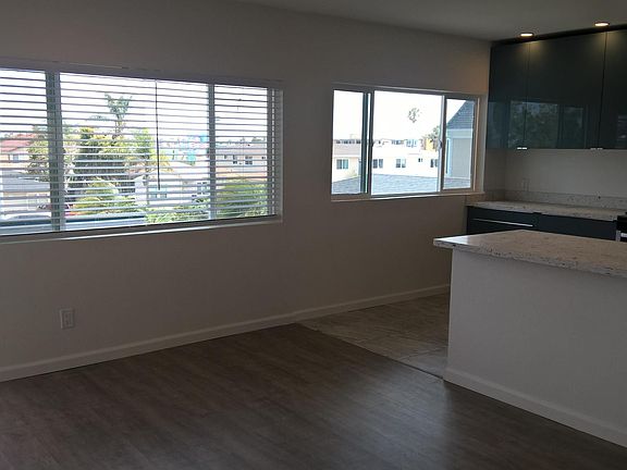 3rd image of 834 Diamond St