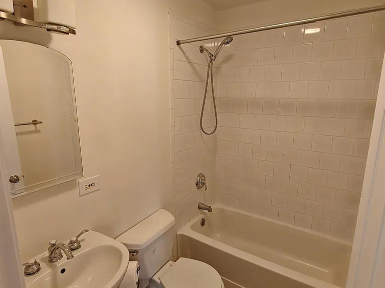 4946 N Ridgeway Ave #2 — Photo 4