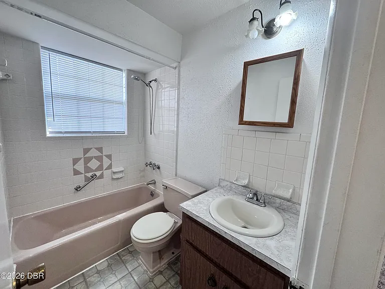 2405 Kenilworth Ave — Photo 10