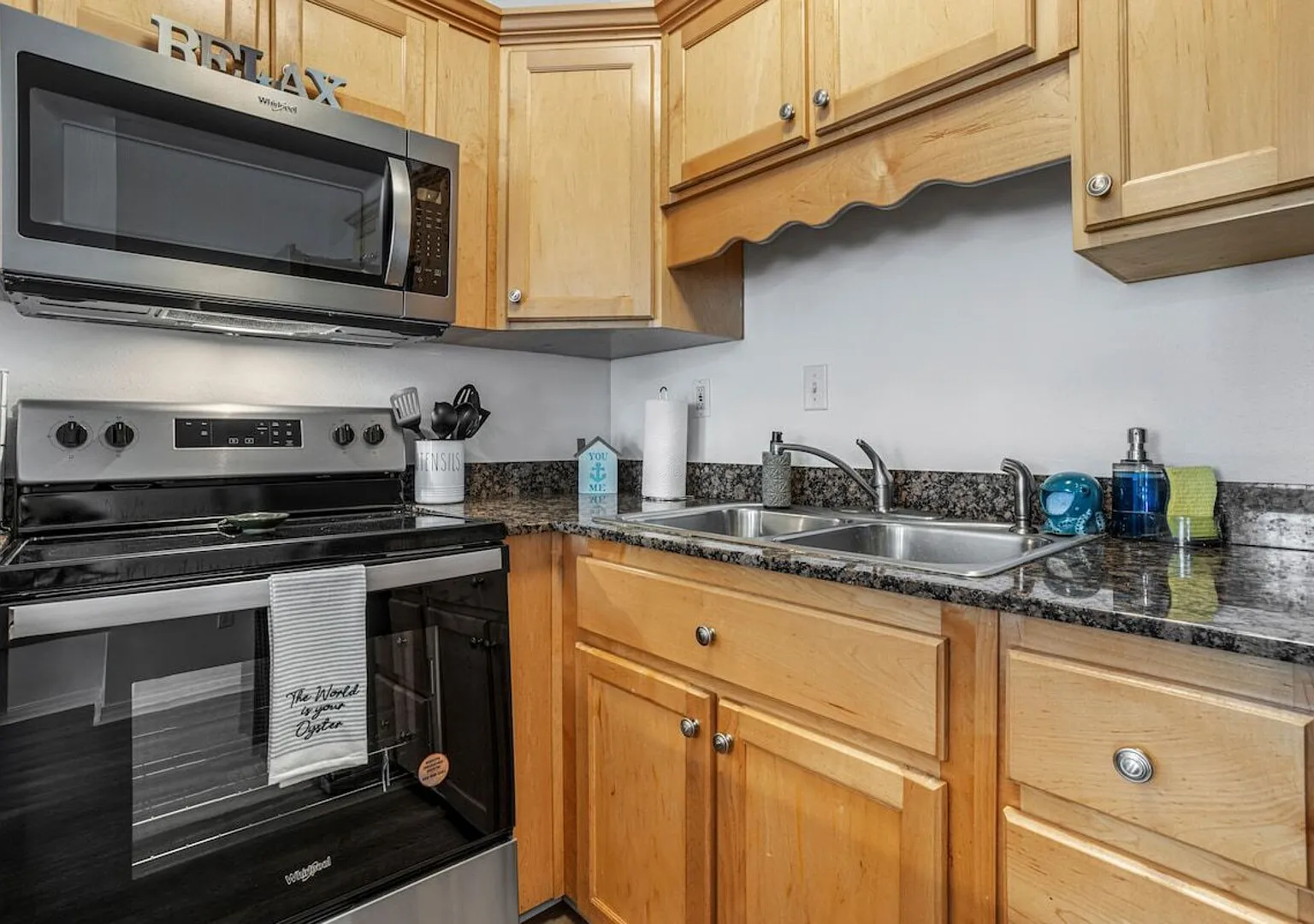 Walk to Beach & Pool Townhome — Photo 4
