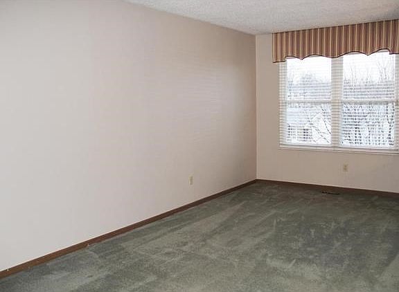 Spacious, bright living room