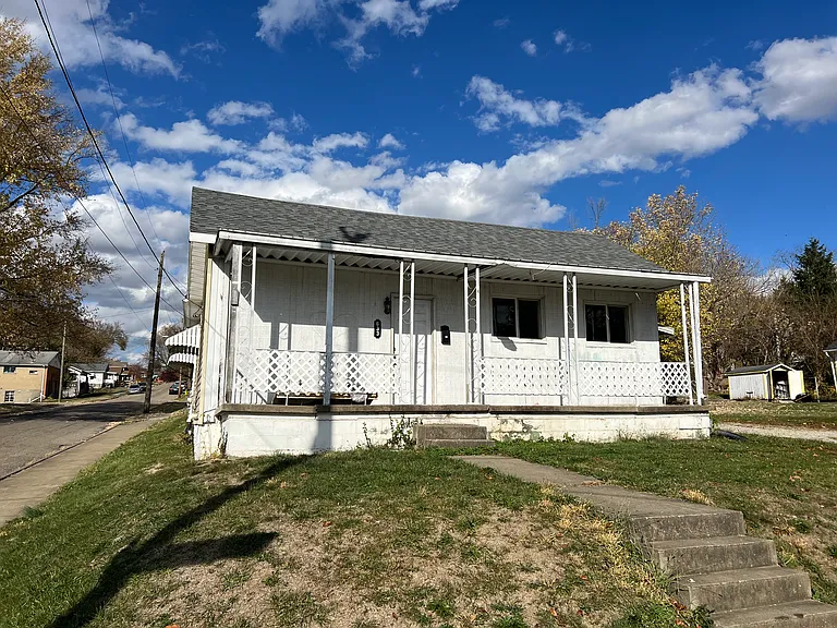633 Baker St — Photo 2