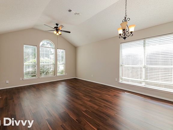 4th image of 3717 Fleetwood Dr