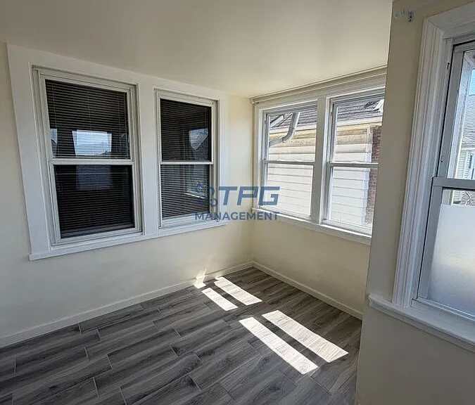 318 E 19th St #2 — Photo 5