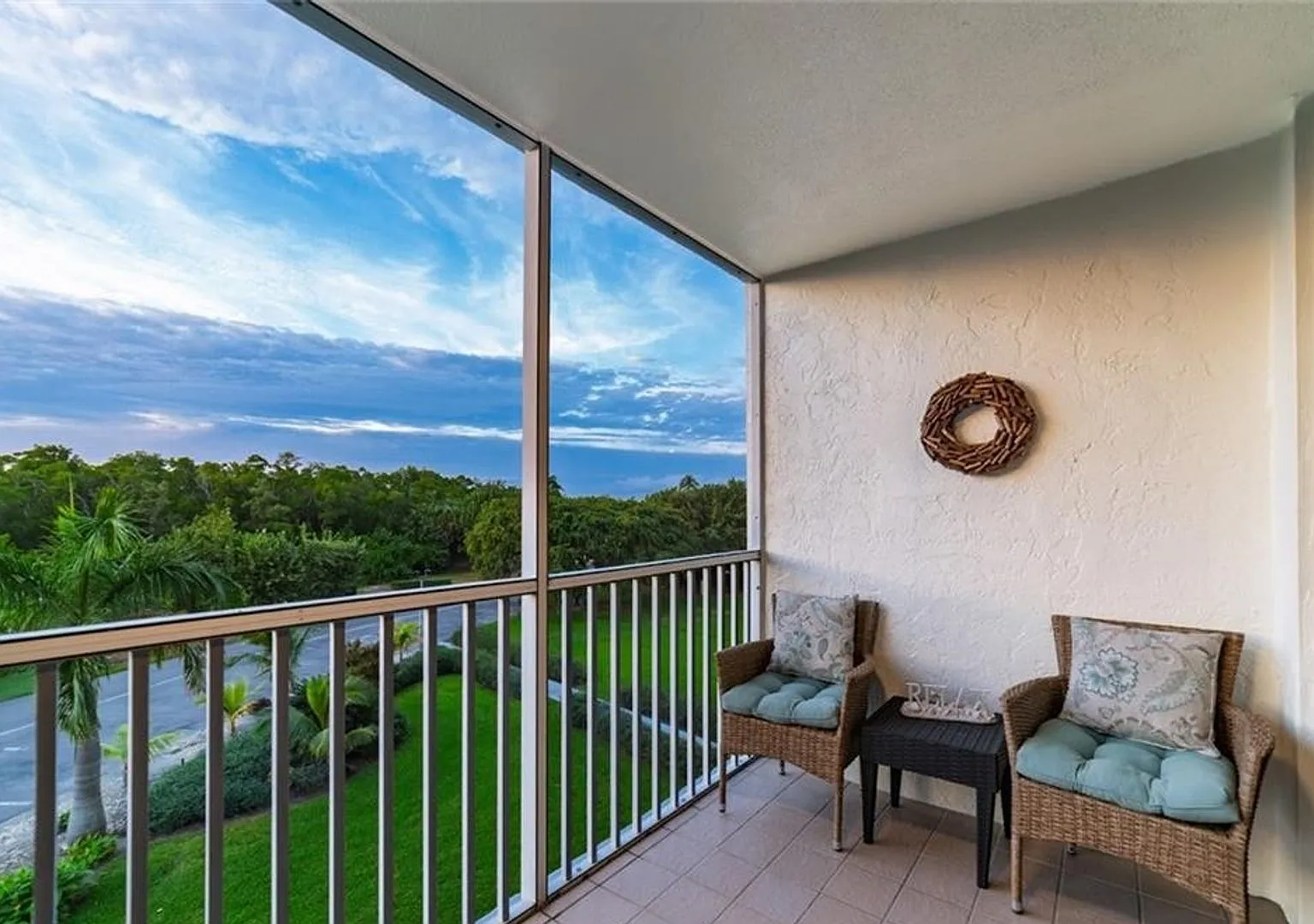** Stunning Beachside Townhouse Condo In Vanderbilt Towers Naples, Fl ** Looking For A Long-Term ... — Photo 3