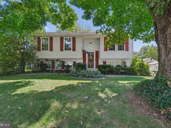 1697 Gemini Dr, Sykesville, MD 21784