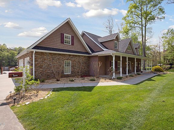 2nd image of 321 Pitt Rd