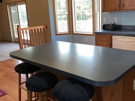 4th image of 607 Ellen Dr