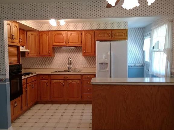 5th image of 705 W Washington St