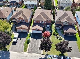 1037 Sandcliff Dr E, Oshawa, ON L1K 2E5