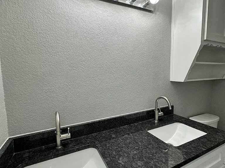 140 Towne West Dr — Photo 10
