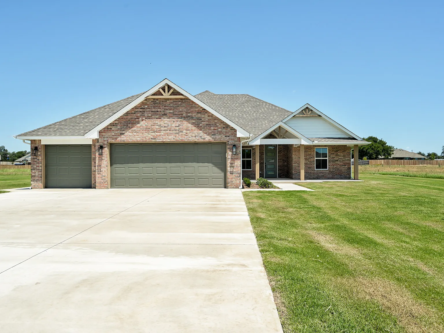 4 bed, 2.5 bath, 2030 sqft, $2,350 — Photo 1