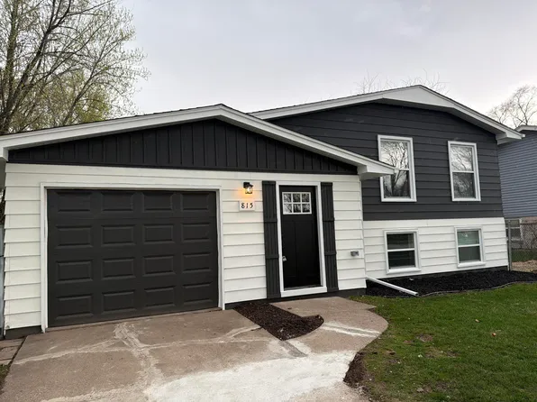 815 W 70th Ave, Merrillville, IN 46410