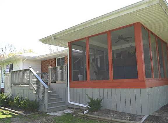 2nd image of 916 Conneaut Ave