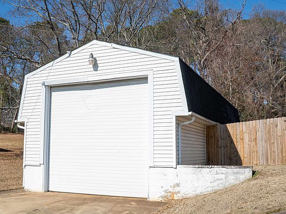 3rd image of 245 Augusta Rd