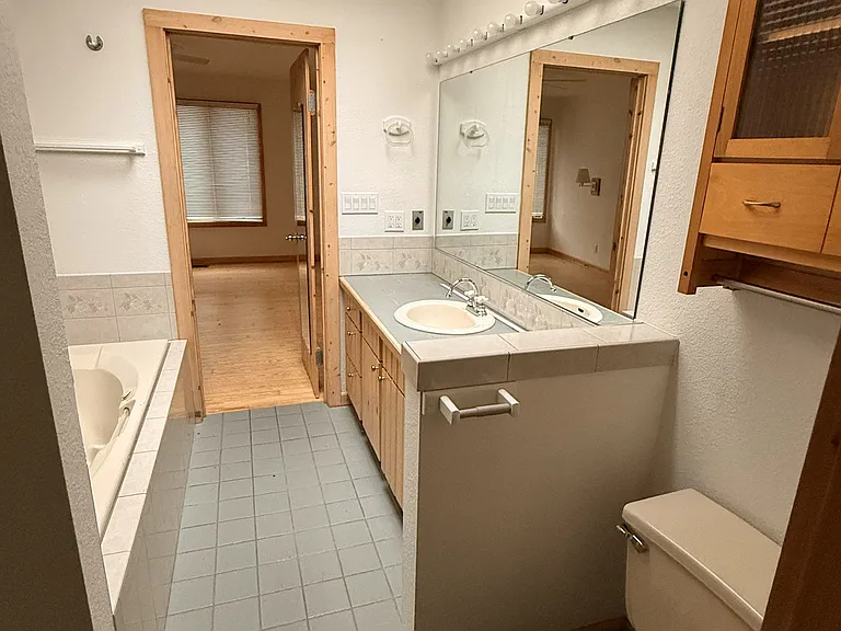 406 Oakland Dr — Photo 8