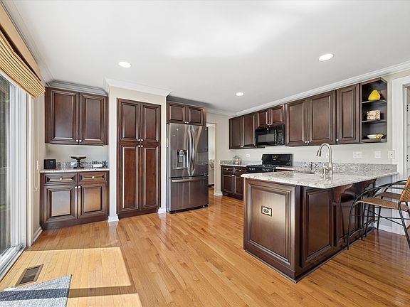 4th image of 455 Smoketree Ln