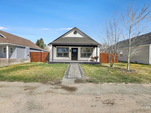 219 E Spruce Ave, Fairfield, ID 83327