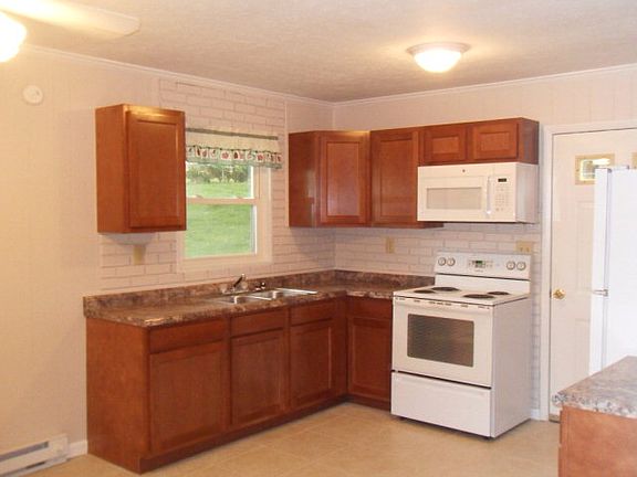 4th image of 215 Forest Ln