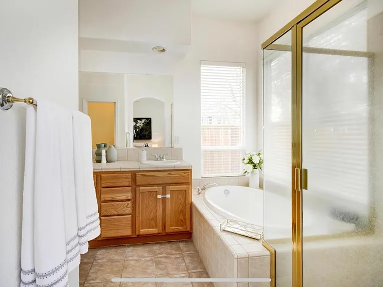 5808 Laurel Cove Ct — Photo 17