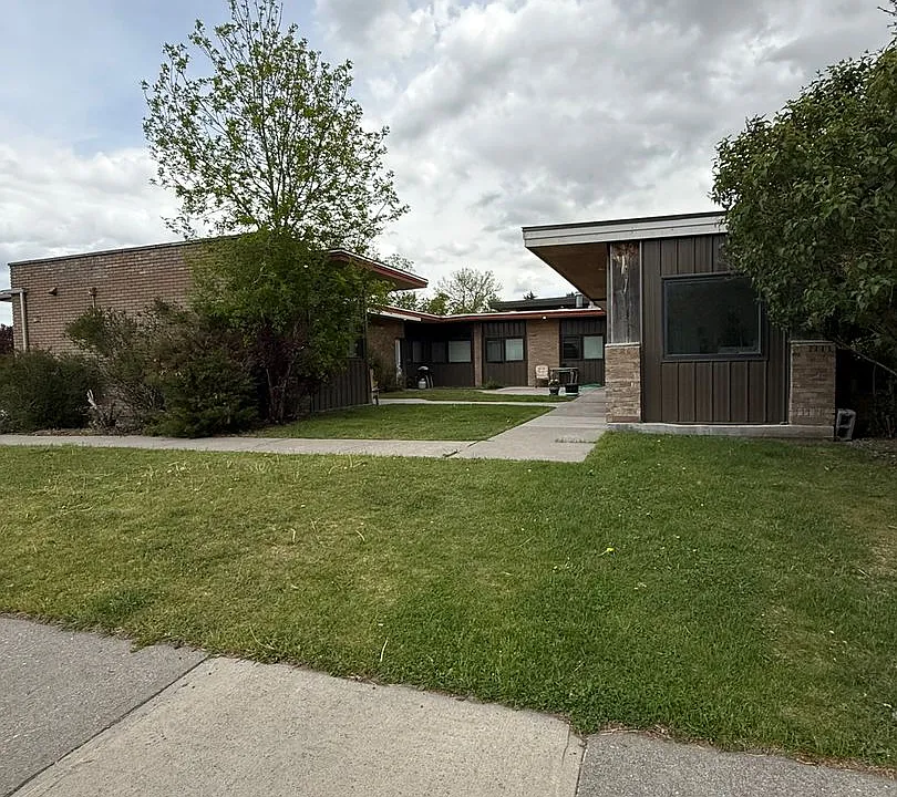 601 Robin Ln