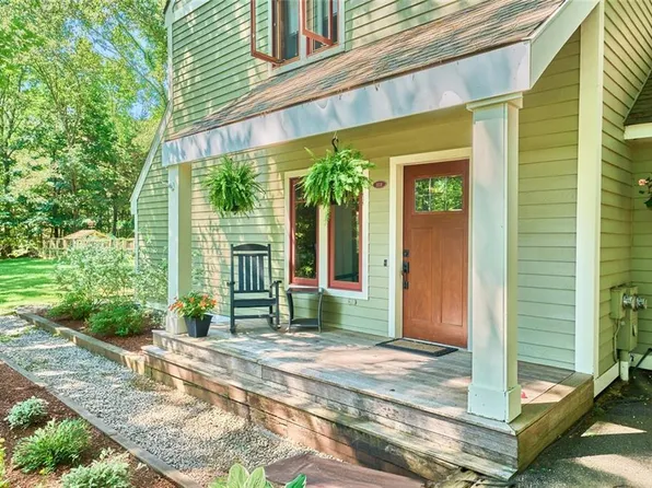 1114 Great Rd, Lincoln, RI 02865