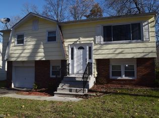 5 Staten Trl, Hopatcong, NJ 07843