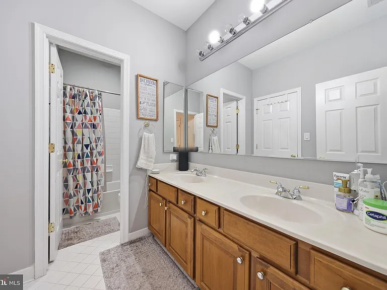 3852 Glasgow Way — Photo 30