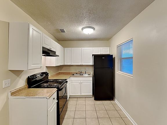 5th image of 237 Blairmore Blvd W