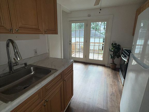 5th image of 6 Cove Ave #1