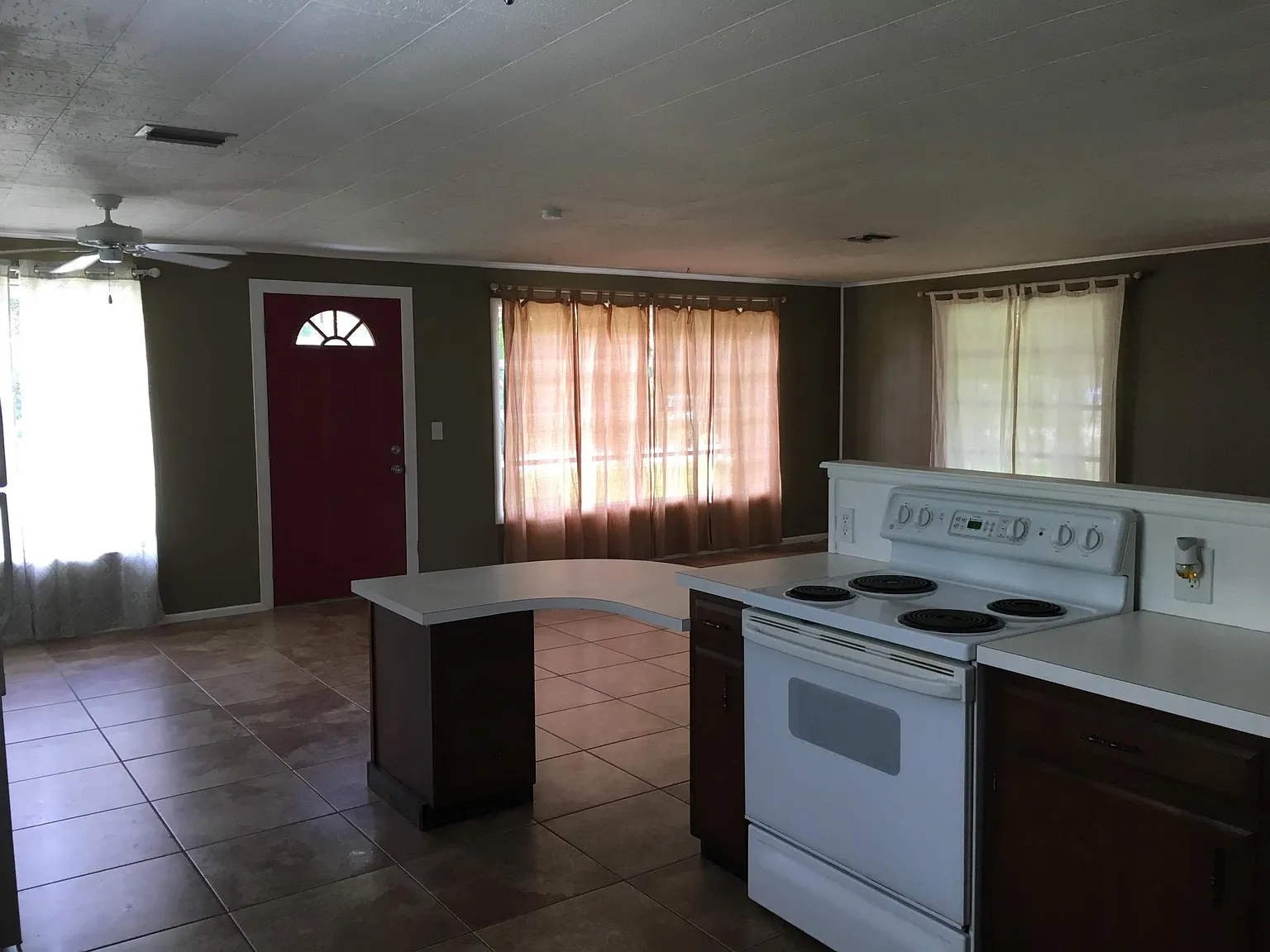 2 bed, 1200 sqft, $1,800 — Photo 1