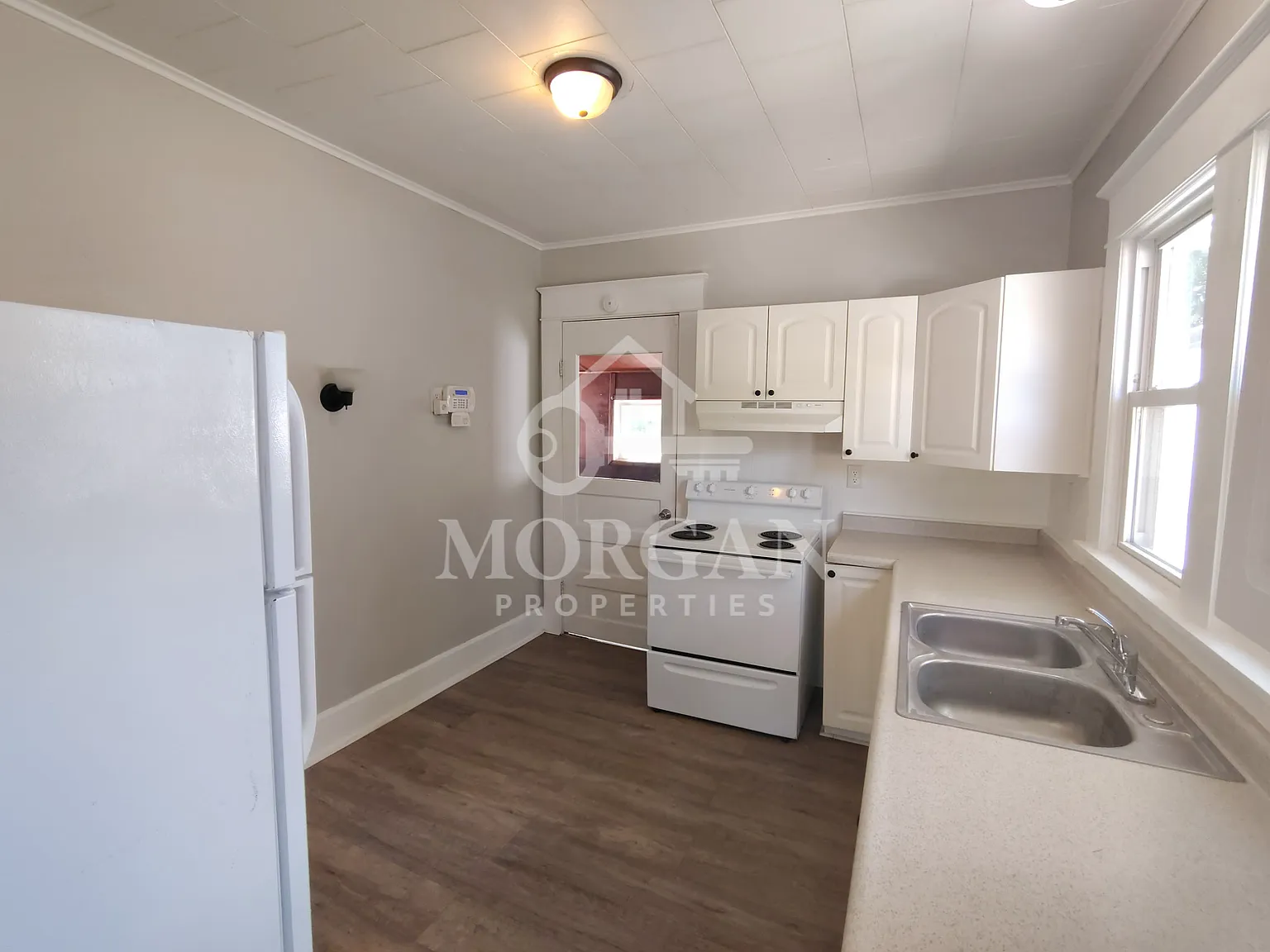1327 Arrow Avenue - 1 — Photo 4