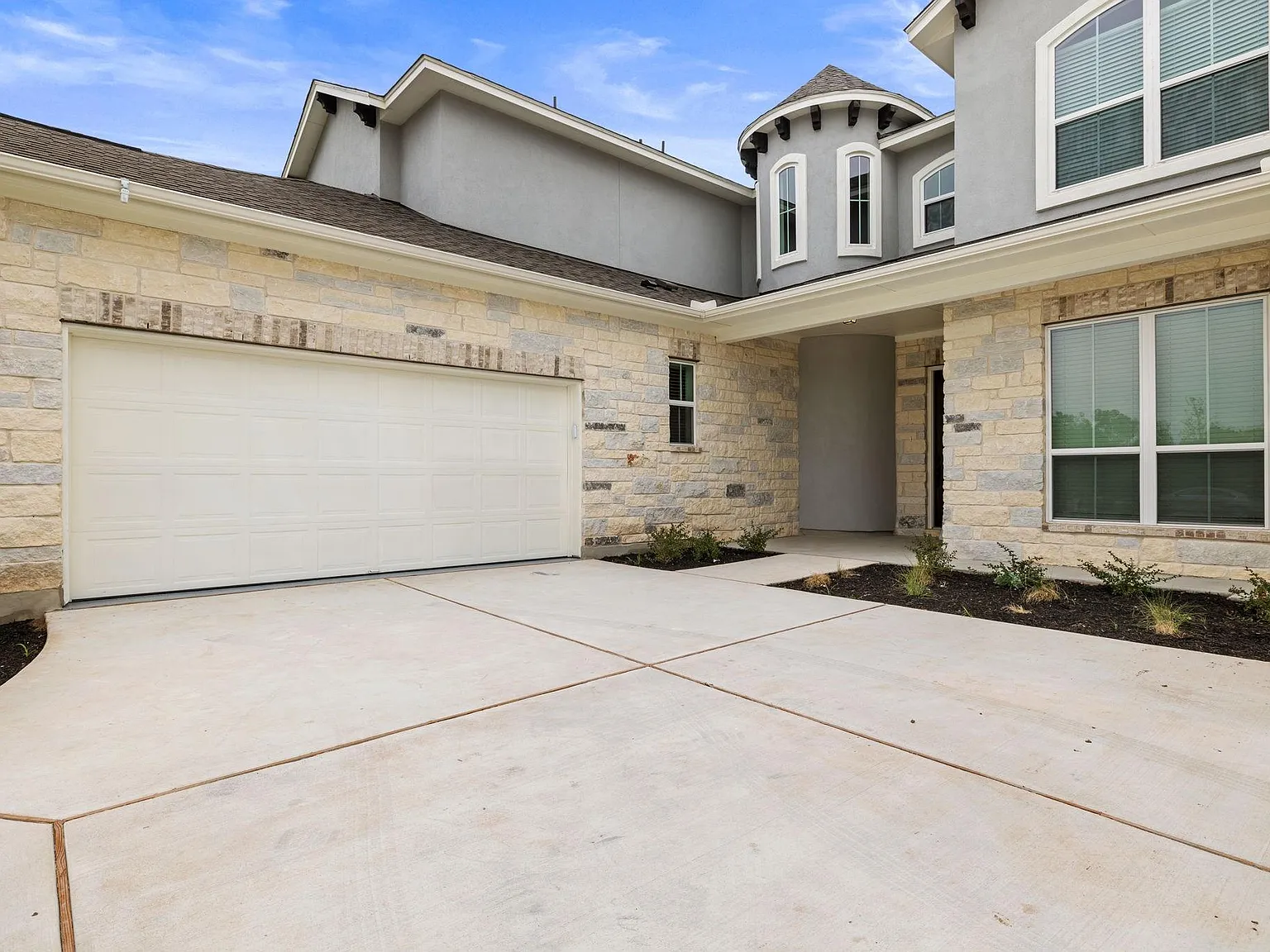 4 bed, 4.0 bath, 3719 sqft, $4,095 — Photo 4