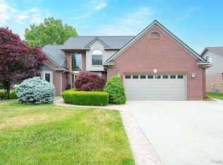 47248 Malburg Way Dr, Macomb, MI 48044