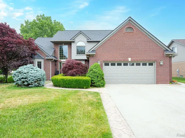 47248 Malburg Way Dr, Macomb, MI 48044