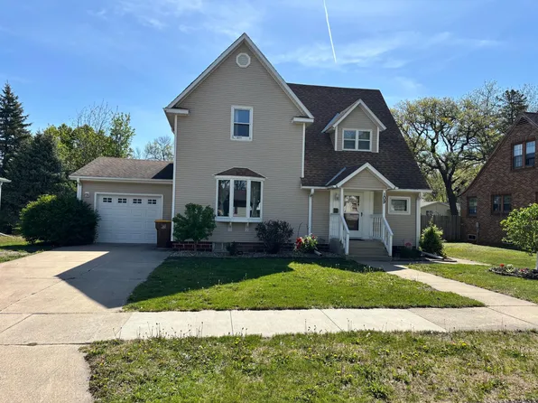 109 S Grant St, Lake Mills, IA 50450