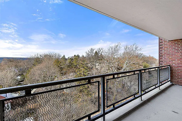 Sold by Exclusive Properties Sotheby's International Realty | media 19