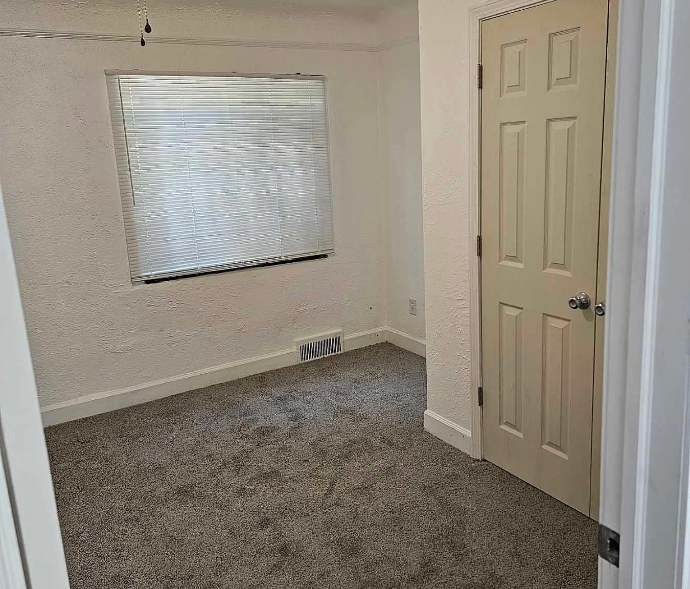 2 bed, 1200 sqft, $1,150 — Photo 2