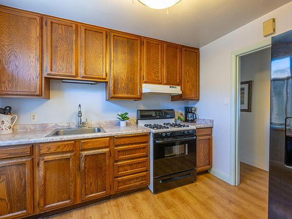 5th image of 454 Hemlock Ave